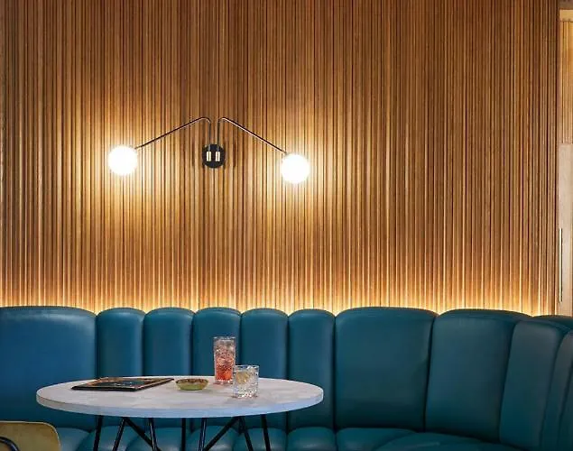 Puro Centrum فندق 4*